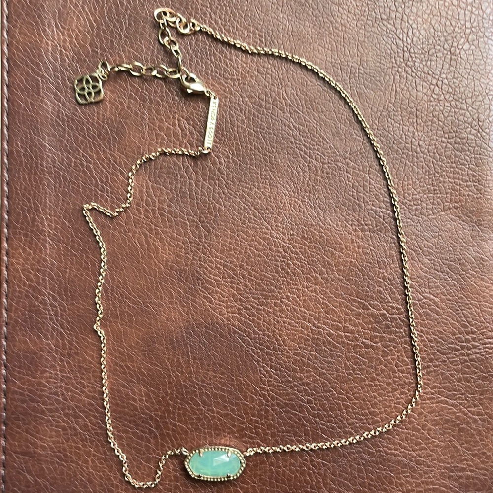 Rose gold KENDRA SCOTT necklace! 💗